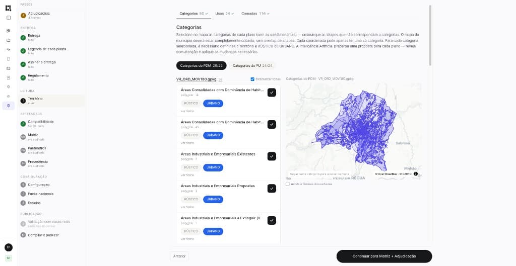 Ecrã da Lupa no passo Território: lista de categorias do plano e mapa do concelho com as formas desenhadas.